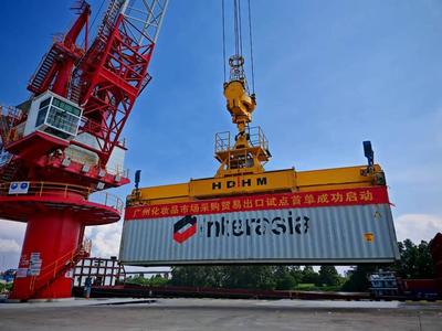 全國首票一港通方式的市場采購貿易出口化妝品在廣州啟航